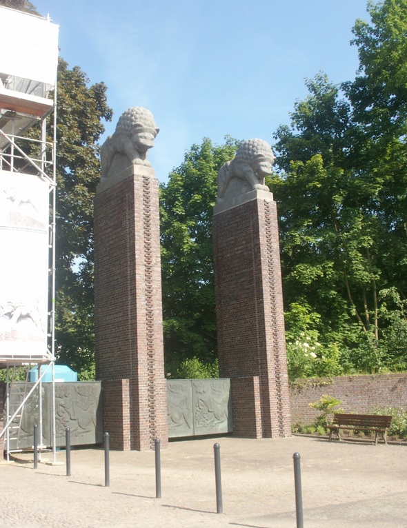 Darmstadt, Darmstadt-Ost, Am Oberfeld, Park Rosenhöhe, Löwentor