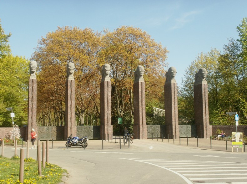 Darmstadt, Darmstadt-Ost, Am Oberfeld, Park Rosenhöhe, Löwentor