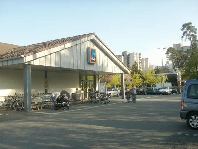 Darmstadt, Eberstadt, Kirchtannensiedlung, Aldi, Stresemannstraße