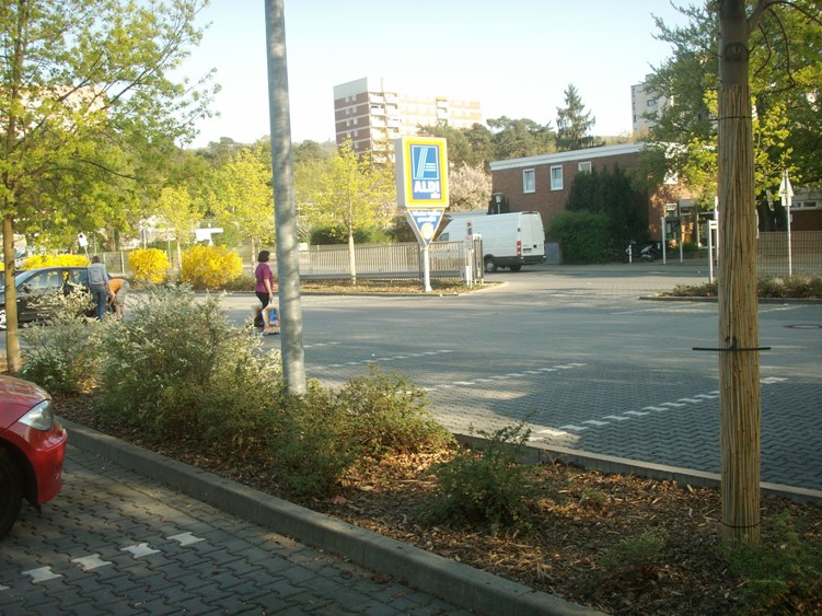 Darmstadt, Eberstadt, Kirchtannensiedlung, Aldi, Stresemannstraße