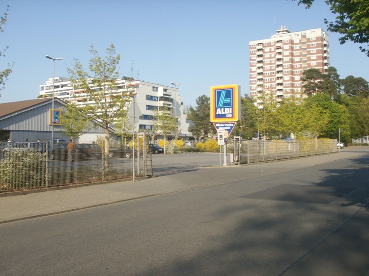 Darmstadt, Eberstadt, Kirchtannensiedlung, Aldi, Stresemannstraße