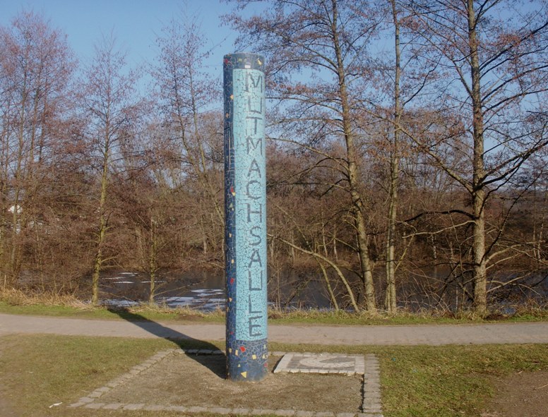 Darmstadt, Kranichstein, Kranichstein-Süd, Erich-Kästner-See, MutMachSäule